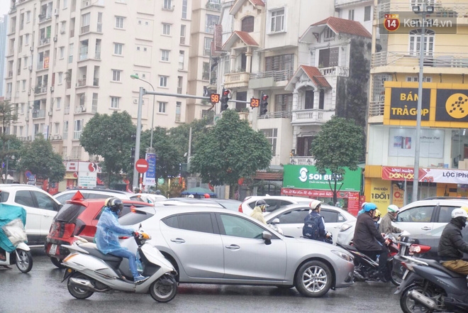 Hà Nội mưa phùn, các tuyến đường thông thoáng trong ngày đi làm đầu tiên của năm mới Mậu Tuất Hà Nội mưa phùn, các tuyến đường thông thoáng trong ngày đi làm đầu tiên của năm mới Mậu Tuất